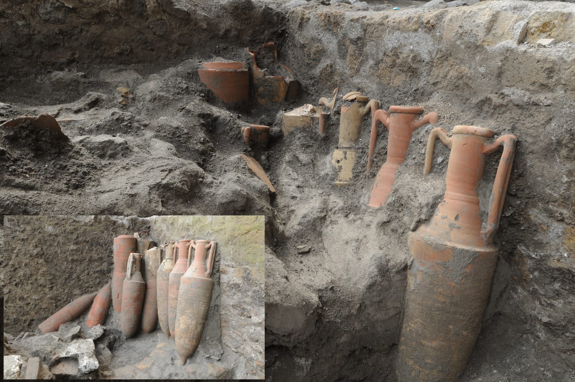 Amphorae buried under the ashes