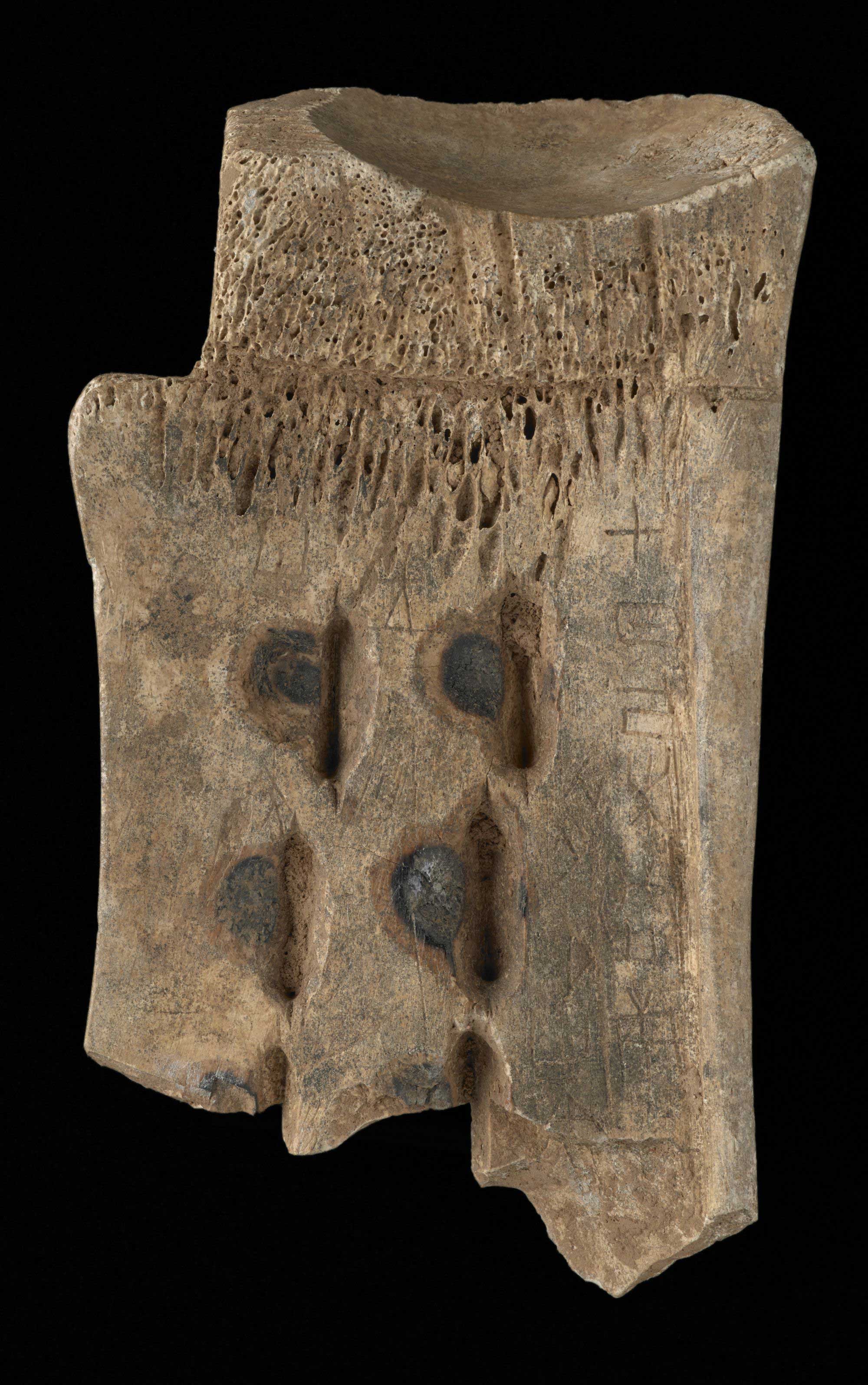 Oracle bone from the Couling-Chalfant collection, very useful for the study of the ancient Chinese calendar and astronomy as it carries a record of a lunar eclipse that can be precisely dated to the night of the 27 December 1192 BC