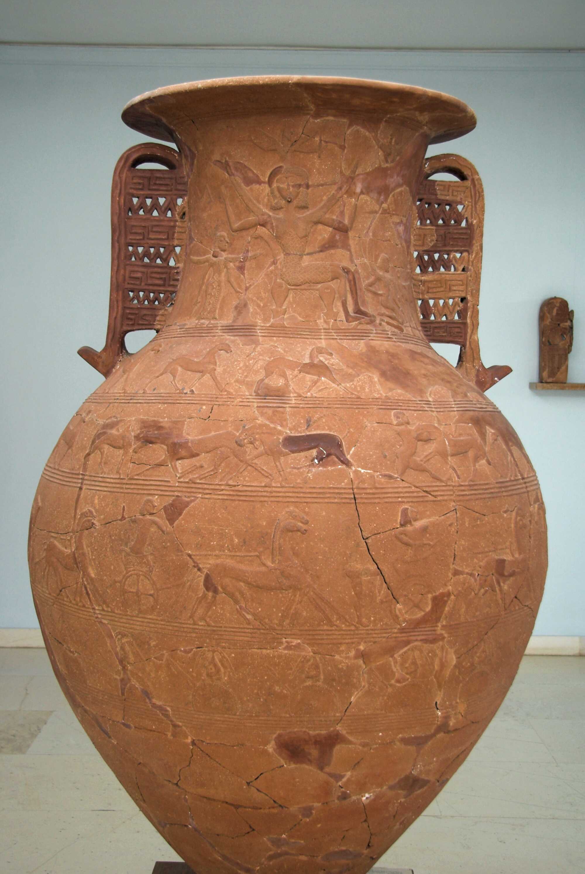 Large pithos with relief, island orientalizing work from the years 700-675