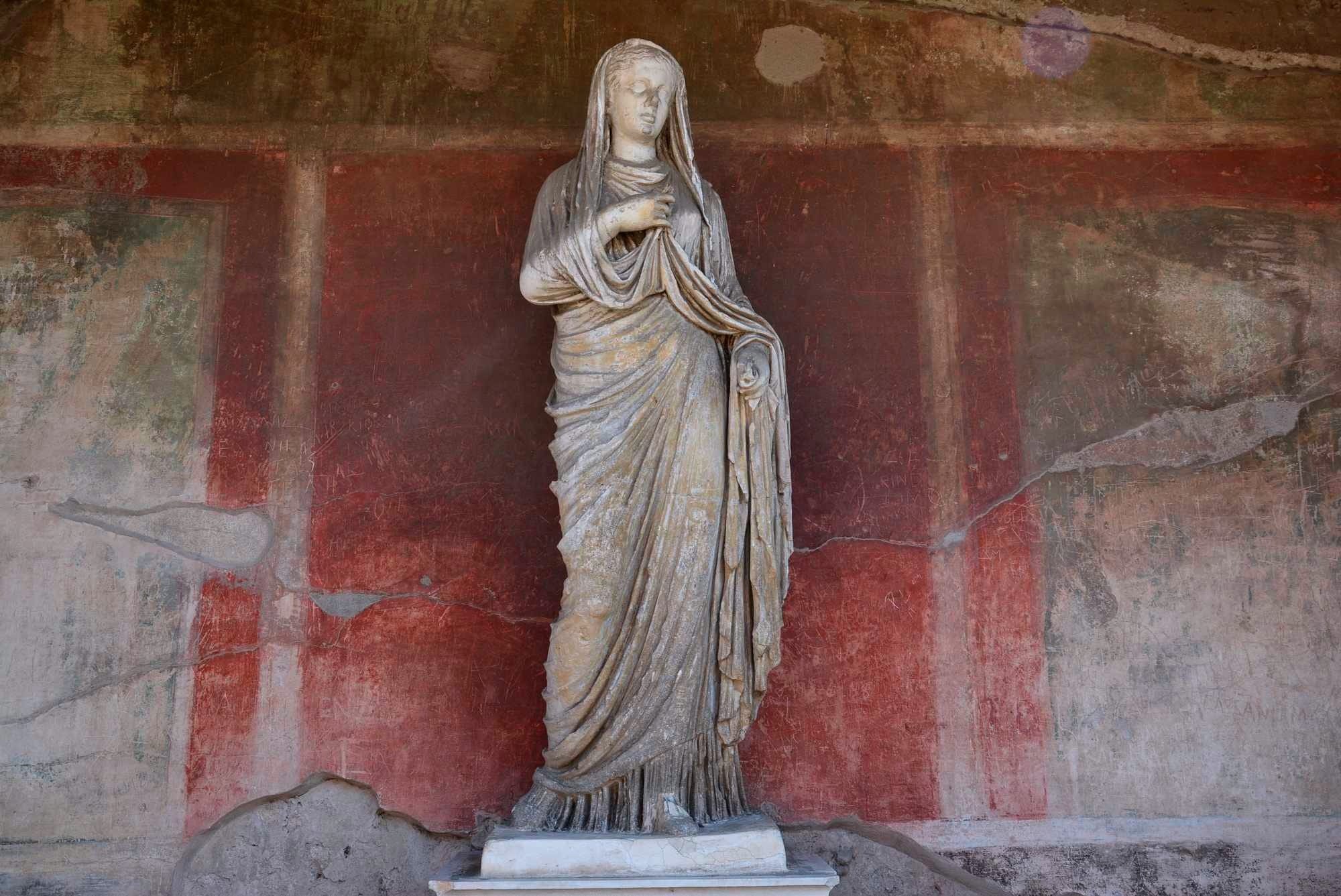 Eumachia: The Unknown Woman of Pompeii