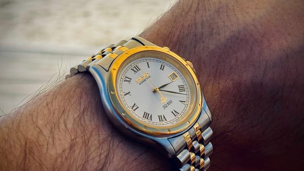A vintage SEIKO Kinetic SQ100 watch